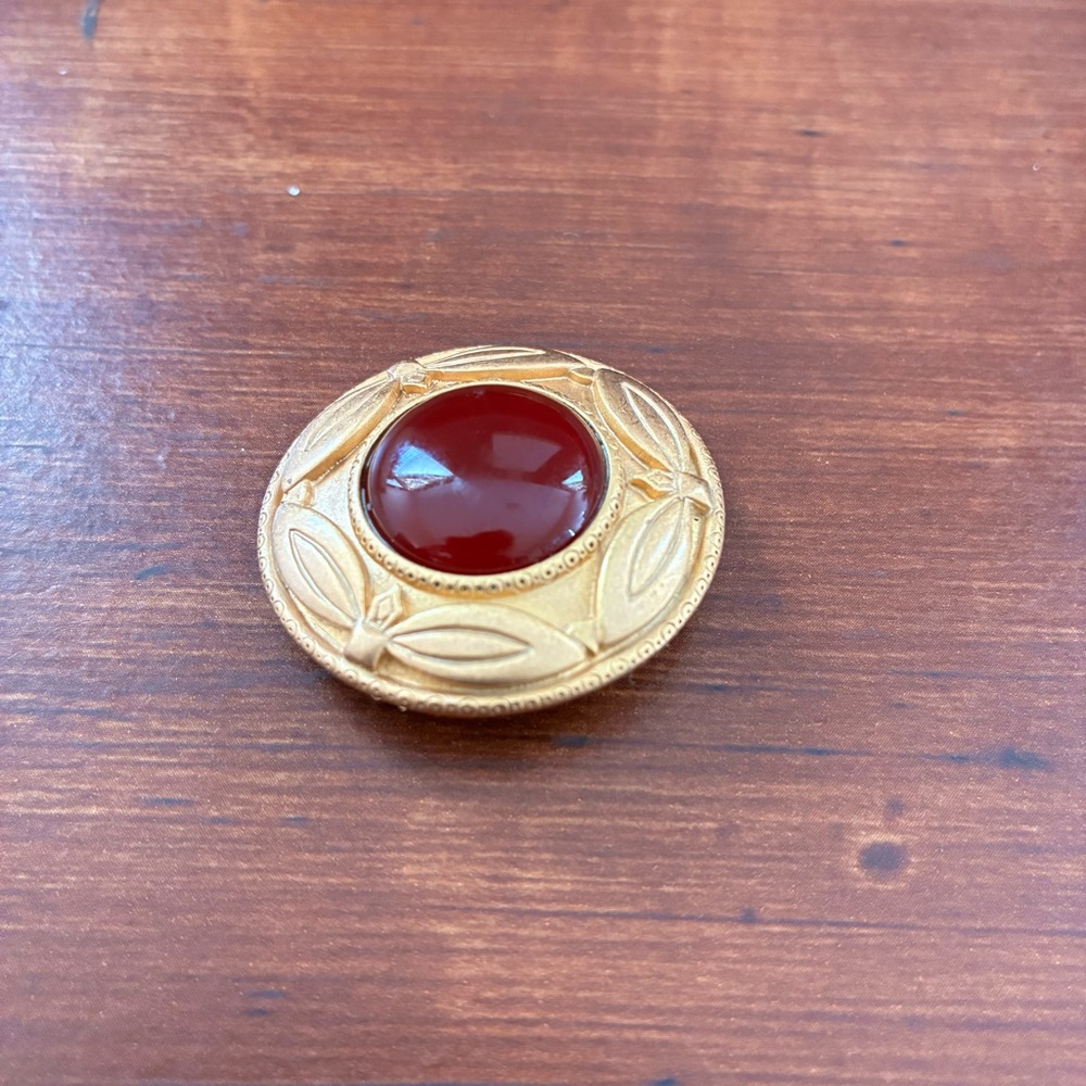 MONET Smithsonian Egyptian Revival Gold Tone Faux Carnelian Cabochon Brooch Pin - Picture 3 of 8